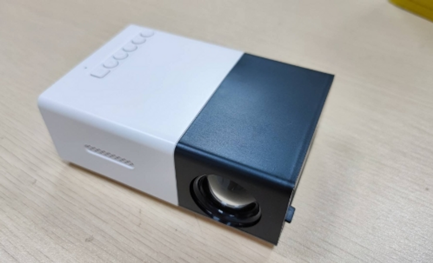 PixelBeam Mini ™ - Mini Projector